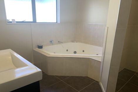 Photo of property in 15 Waiora Place, Pyes Pa, Tauranga, 3112