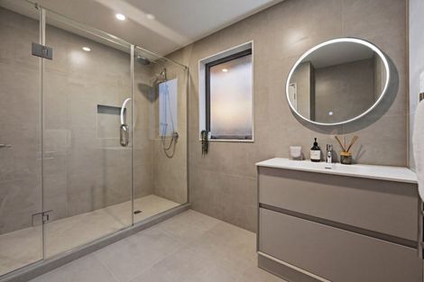 Photo of property in 72a Sycamore Drive, Sunnynook, Auckland, 0620