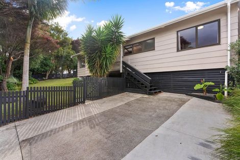Photo of property in 2 Gosford Drive, Botany Downs, Auckland, 2010
