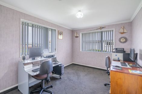 Photo of property in 8 Mcauley Place, Waikiwi, Invercargill, 9810