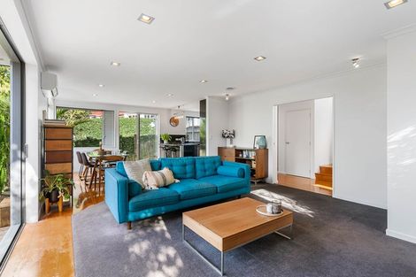 Photo of property in 2 Exmouth Road, Northcote, Auckland, 0627
