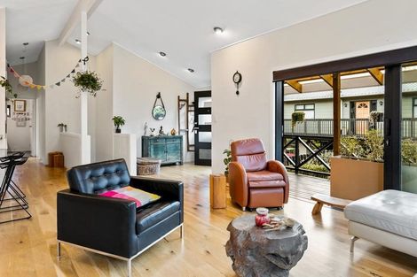 Photo of property in 136 Woodlands Park Road, Titirangi, Auckland, 0604