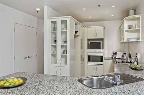 Photo of property in 4d/171 Hurstmere Road, Takapuna, Auckland, 0622