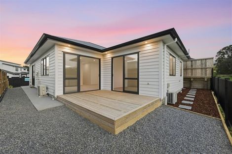 Photo of property in 50 Whakairo Crescent, Gulf Harbour, Whangaparaoa, 0930