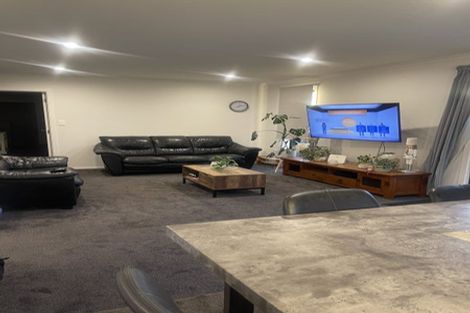 Photo of property in 76 Hinemoa Street, Levin, 5510