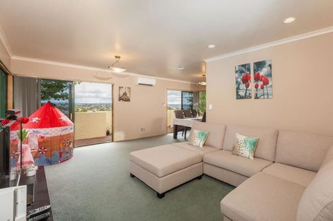 Photo of property in 2/150 Luckens Road, West Harbour, Auckland, 0618