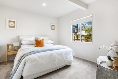 Photo of property in 32 Knights Road, Rothesay Bay, Auckland, 0630