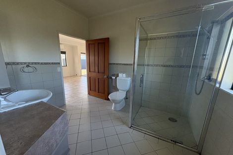 Photo of property in 76 Edgewater Drive, Pakuranga, Auckland, 2010