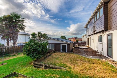 Photo of property in 162 Luckens Road, West Harbour, Auckland, 0618