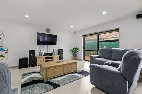 Photo of property in 31 Montilla Place, Manurewa, Auckland, 2102