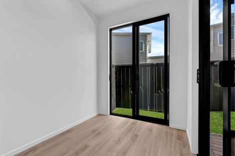 Photo of property in 6e Cascades Road, Pakuranga Heights, Auckland, 2010