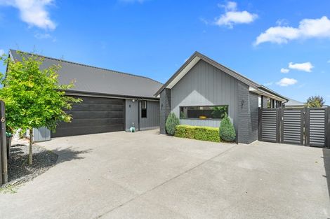 Photo of property in 6 Fairbairn Close, Halswell, Christchurch, 8025