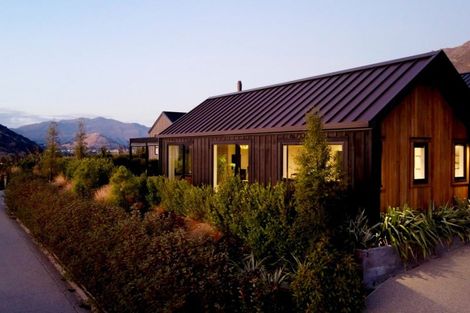 Photo of property in 2 Wanderer Lane, Jacks Point, Queenstown, 9371