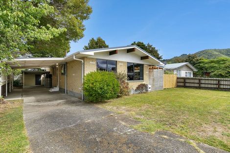 Photo of property in 8 Kentucky Street, Totara Park, Upper Hutt, 5018