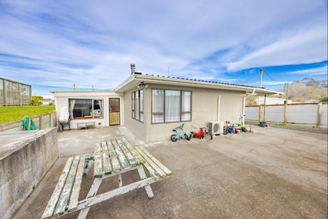 Photo of property in 12 Tamumu Road, Waipawa, 4210