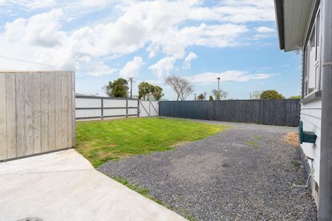 Photo of property in 31 Queenwood Road, Levin, 5510