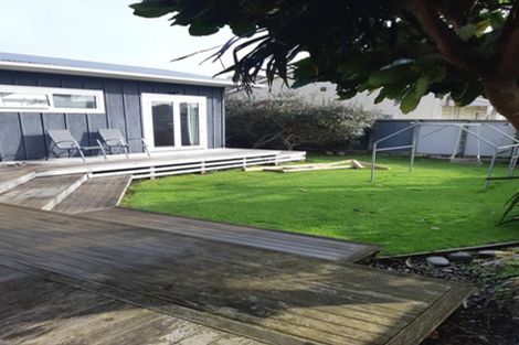 Photo of property in 2 Rainsford Street, Moturoa, New Plymouth, 4310