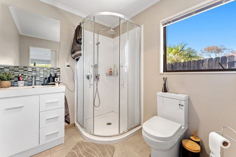 Photo of property in 13 Te Ruru Way, Stanmore Bay, Whangaparaoa, 0932