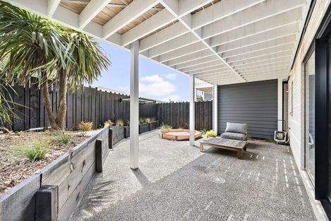 Photo of property in 6c Lyall Parade, Lyall Bay, Wellington, 6022