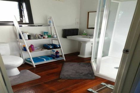 Photo of property in 21 Normanton Street, Glenfield, Auckland, 0629