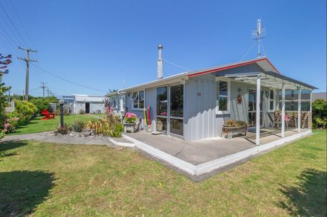 Photo of property in 63 Koputara Road, Himatangi Beach, Foxton, 4891