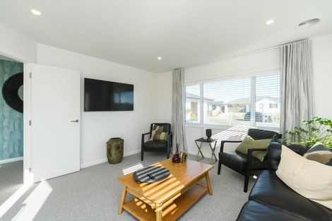 Photo of property in 10 Sardinia Grove, Fitzherbert, Palmerston North, 4410