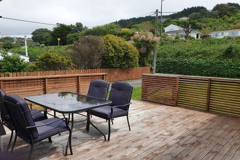 Photo of property in 352 Main Road, Tawa, Wellington, 5028