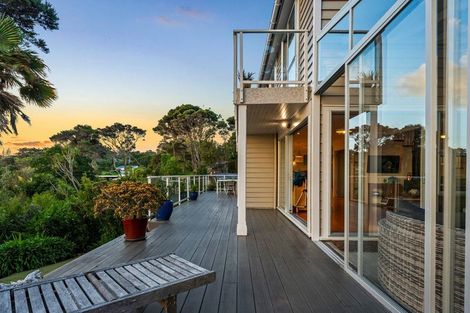Photo of property in 24 Poplar Road, Stanmore Bay, Whangaparaoa, 0932