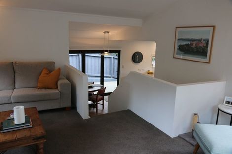 Photo of property in 2/17 Telephone Road, Birkenhead, Auckland, 0626