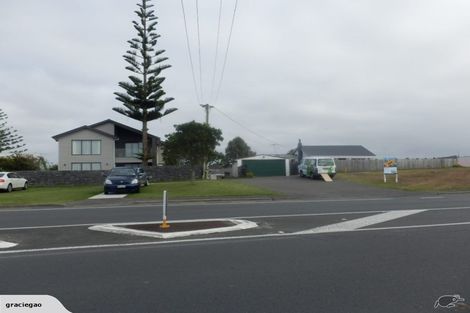 Photo of property in 1/884 East Coast Road, Northcross, Auckland, 0630