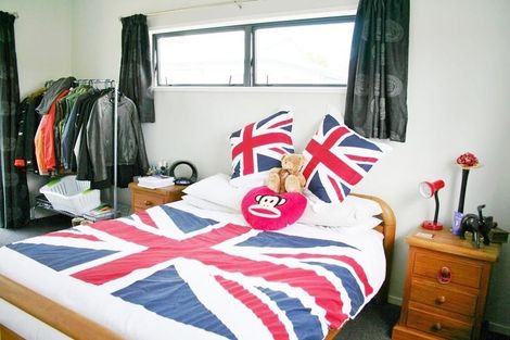 Photo of property in 16b Woodall Place, Totara Vale, Auckland, 0627