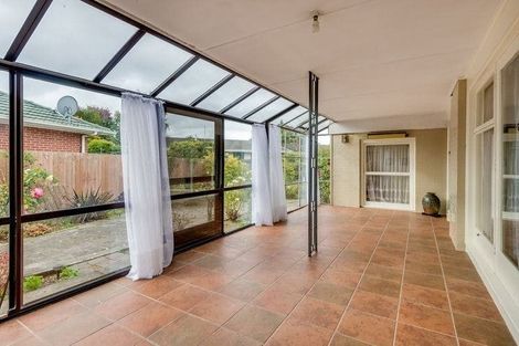 Photo of property in 16 Ilfracombe Place, Burnside, Christchurch, 8053