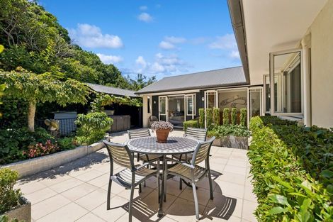 Photo of property in 44 Isobel Road, Greenhithe, Auckland, 0632