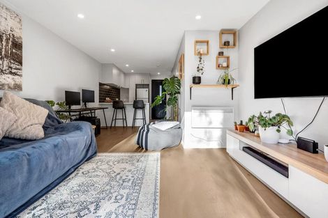 Photo of property in 27 Tokai Place, Glen Eden, 0602