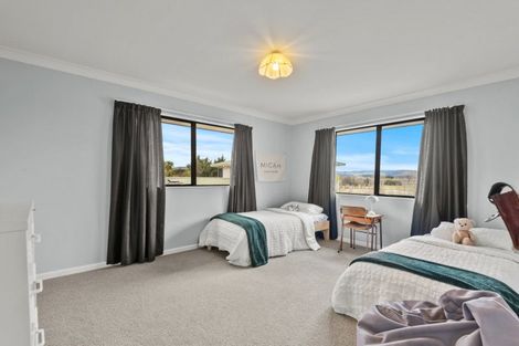 Photo of property in 41 Royal Oak Drive, Kelvin Grove, Palmerston North, 4414