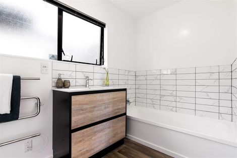 Photo of property in 1/44 Becroft Drive, Forrest Hill, Auckland, 0620