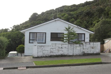Photo of property in 14 Holmes Grove, Naenae, Lower Hutt, 5011