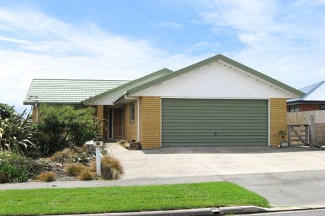 Photo of property in 80 Mauger Drive, Heathcote Valley, Christchurch, 8022