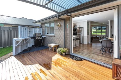 Photo of property in 13 Victoria Street, Coromandel, 3506