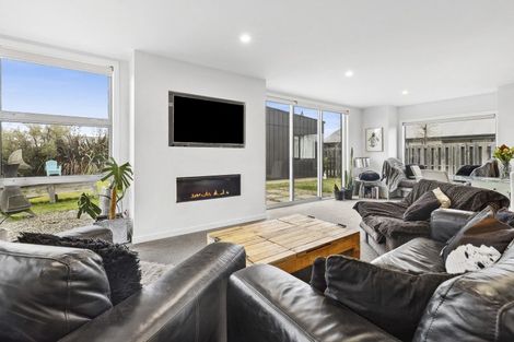 Photo of property in 15 Marbleleaf Lane, Albert Town, Wanaka, 9305