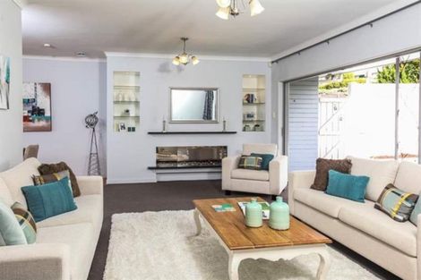 Photo of property in 132 Mountain Road, Henderson Valley, Auckland, 0612