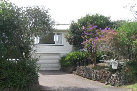 Photo of property in 13 Highland Avenue, Titirangi, Auckland, 0604