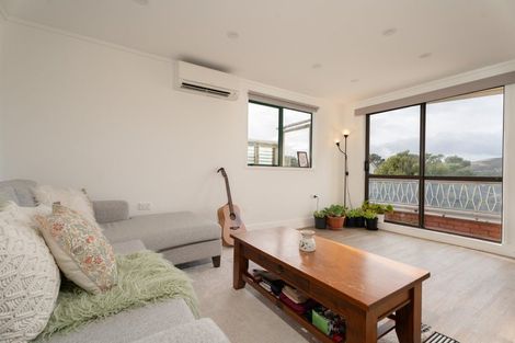 Photo of property in 15 Te Kiteroa Grove, Churton Park, Wellington, 6037