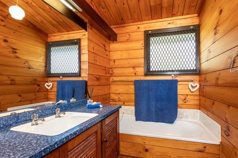 Photo of property in 13 Rautawhiri Road, Helensville, 0800