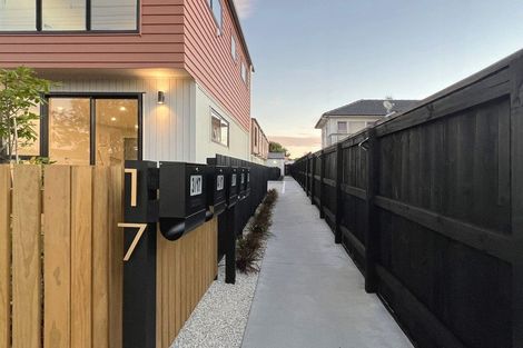 Photo of property in 1/17 Rewarewa Road, Te Atatu Peninsula, Auckland, 0610