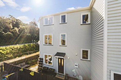 Photo of property in 25 Omar Street, Khandallah, Wellington, 6035