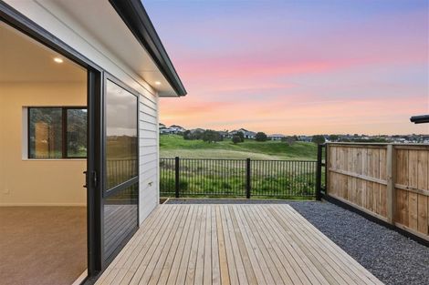 Photo of property in 50 Whakairo Crescent, Gulf Harbour, Whangaparaoa, 0930
