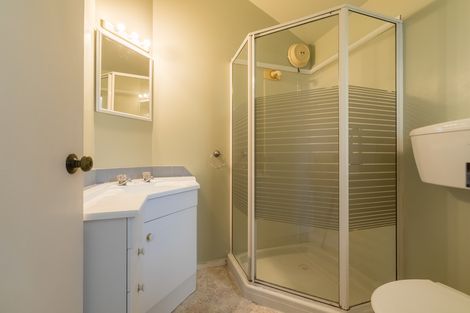 Photo of property in 26 Yeovil Road, Te Atatu Peninsula, Auckland, 0610