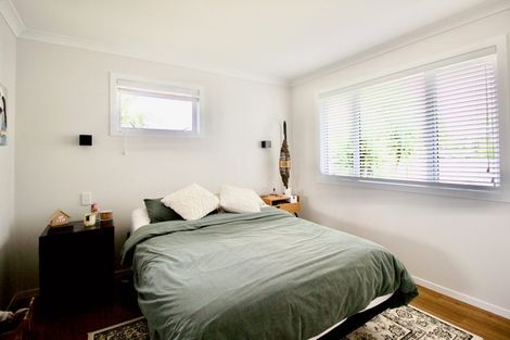 Photo of property in 5 Ngatoa Place, Glenfield, Auckland, 0629