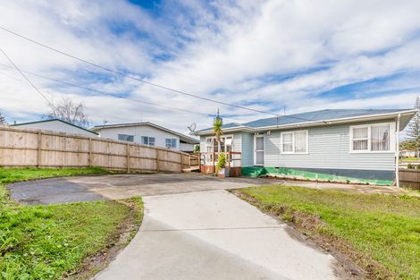 Photo of property in 20 Sylvan Crescent, Te Atatu South, Auckland, 0610